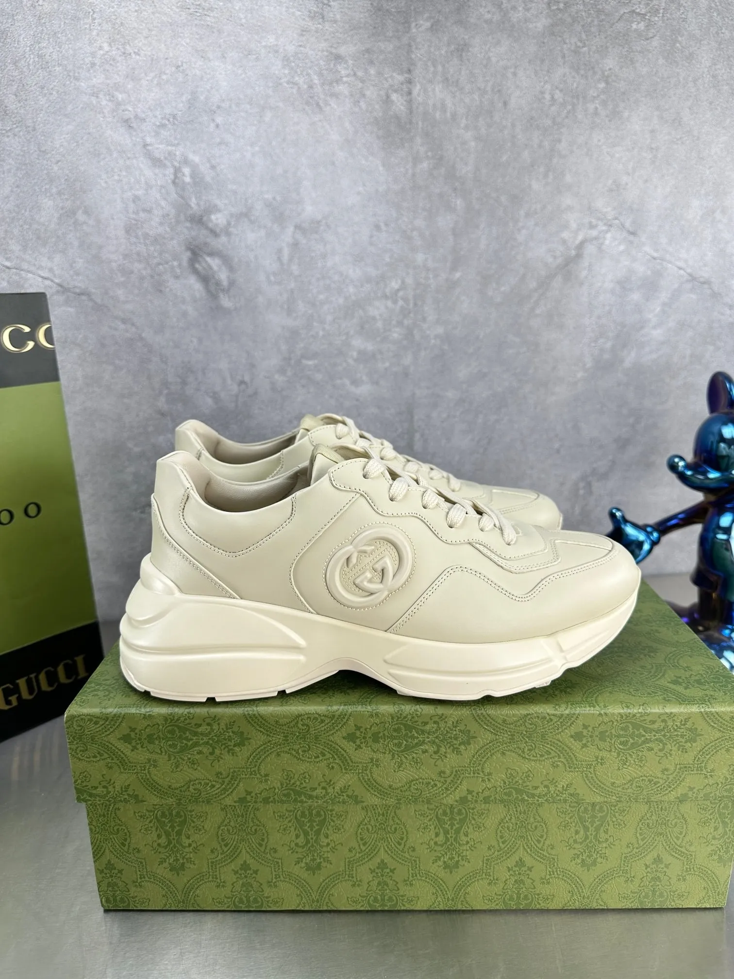 P800🔵GUCCI Italian Gucci dad shoes Top version 🔜Original quality🔜Purchasing level 2️⃣ years of experience in making dad shoes. It took more than 3 months of research and development to disassemble the original version, and it is finally available! The goods are worth looking forward to! 👫 style for couples 🔜Versatile in all seasons🔜 Fashion🔜 Personality 🔜Distinctive 🔵More than 100 layouts in the whole series, welcome to inquire for pictures Outsole: The latest original developed TPU Upper: Imported first-layer silk cowhide🐮 Lining: Original A-grade mixed sheepskin🐮 Foot: Original A-grade imported cowhide 💯Counter genuine complete package Midsole Latex pad with LOGO, last, oil edge, air pressure coding process, supports NFC anti-counterfeiting chip detection! Size: women’s code 34-41, men’s code 38-46 (women’s 34 41, men’s 38 46 customized)